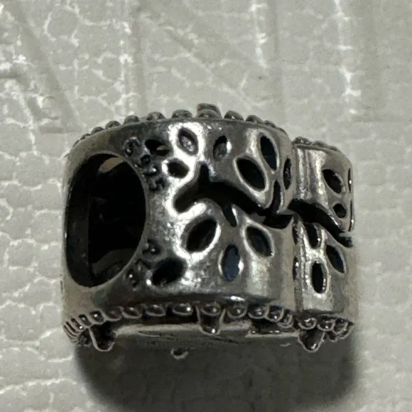 Authentic PANDORA Openwork Heart & Family Tree Charm - Picture 3 of 4